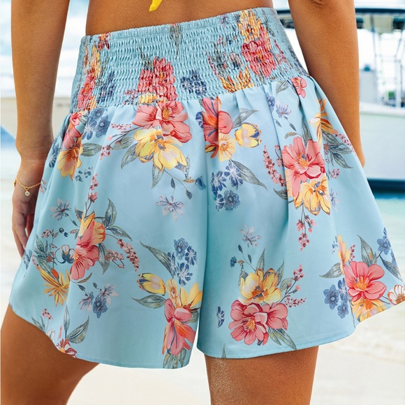 Cupshe Sailing The Cays Floral Shorts - Picture 2 of 3
